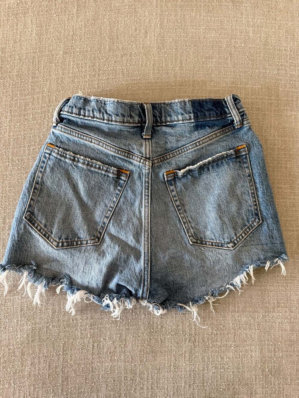 Abercrombie & Fitch - Picture 5 of 5